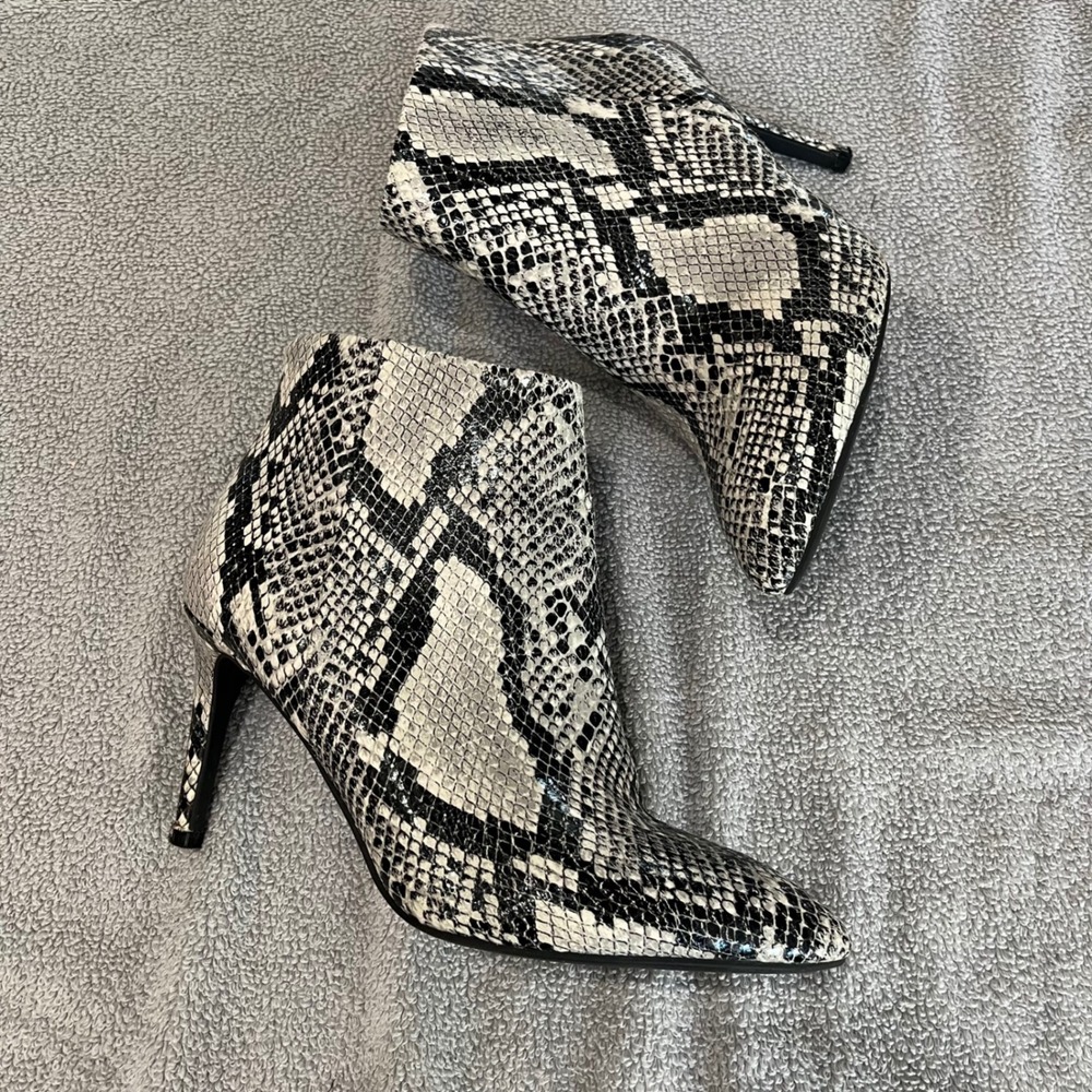 Worthington Lorna Snakeskin Print Pointed Toe Stiletto Ankle Booties Womens 9M
